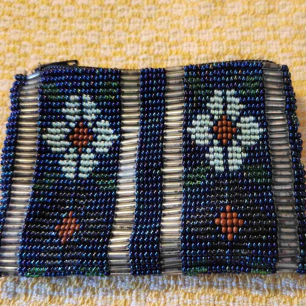 Seed bead and Heishi silver tone coin purse
